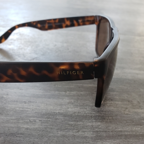 Brown Havana Tommy Hilfiger Sunglasses - Picture 3 of 5